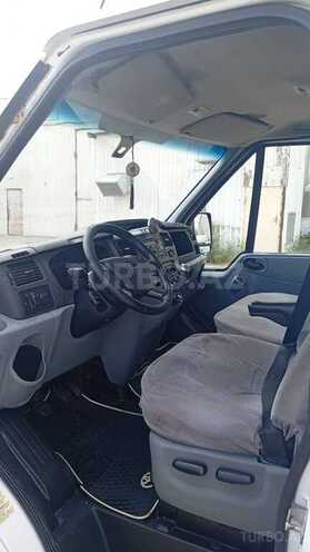 Ford Transit-10