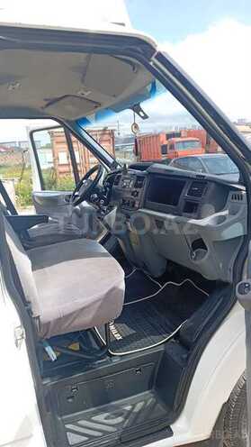Ford Transit-11