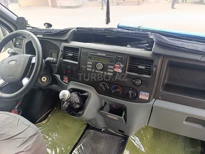 Ford Transit-9
