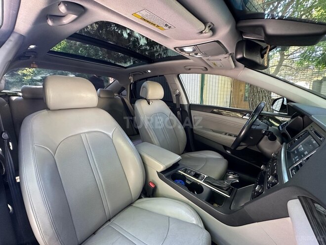 Hyundai Sonata-16