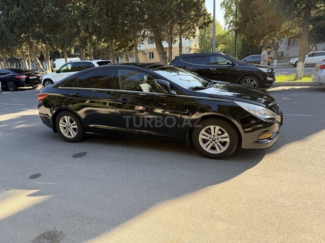Hyundai Sonata-4
