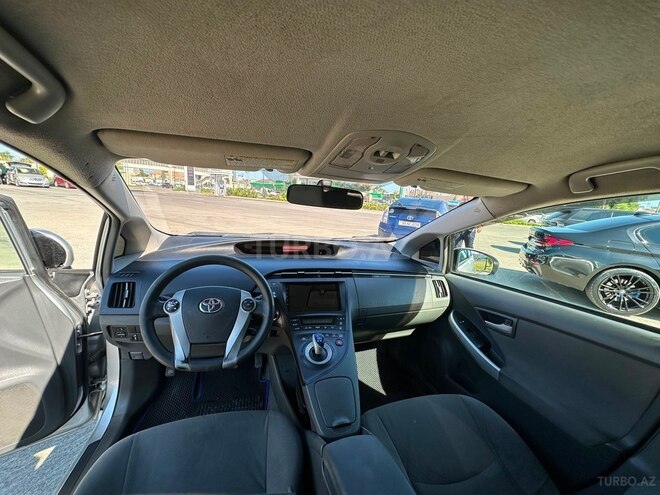 Toyota Prius-11