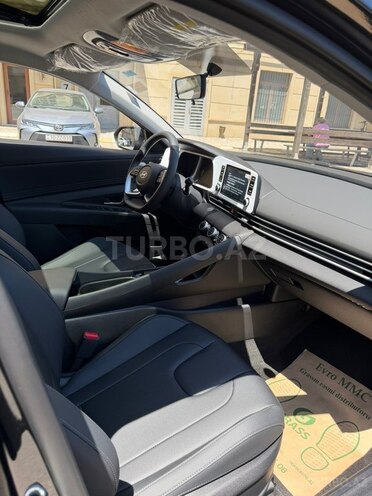 Hyundai Elantra-12