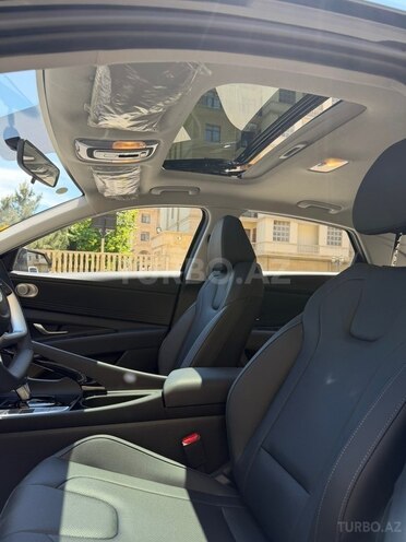 Hyundai Elantra-10