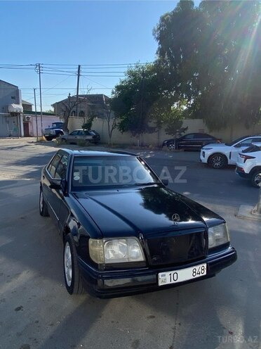 Mercedes 200 D-1