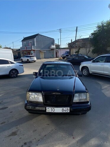 Mercedes 200 D-2