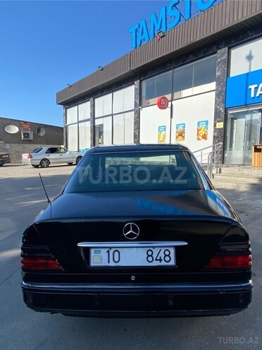 Mercedes 200 D-6