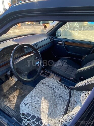 Mercedes 200 D-12