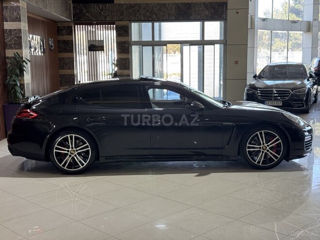 Porsche Panamera Turbo-8