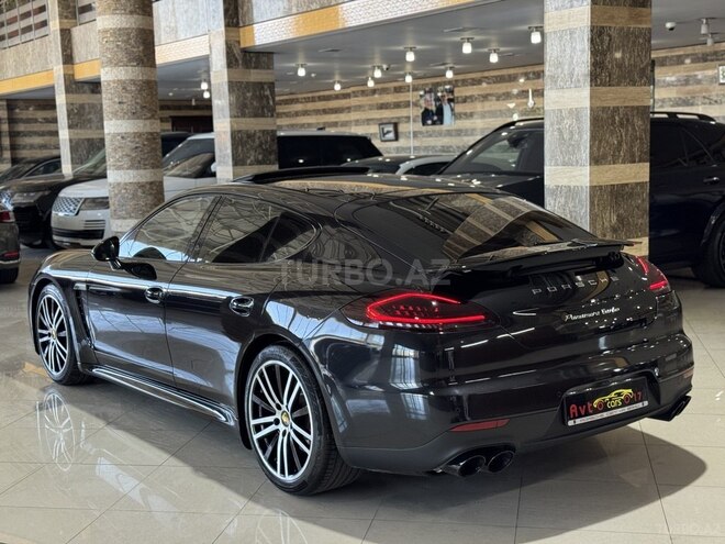 Porsche Panamera Turbo-11