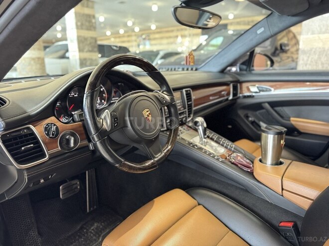 Porsche Panamera Turbo-12