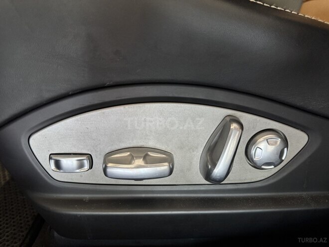 Porsche Panamera Turbo-26
