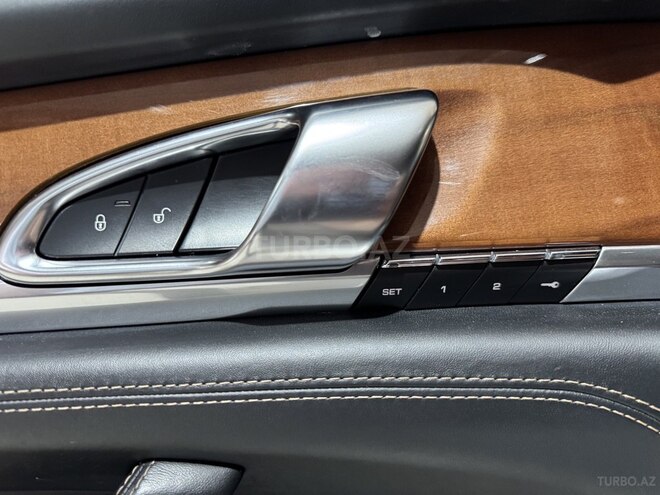 Porsche Panamera Turbo-28