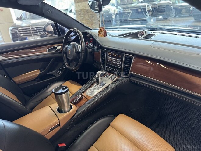 Porsche Panamera Turbo-18
