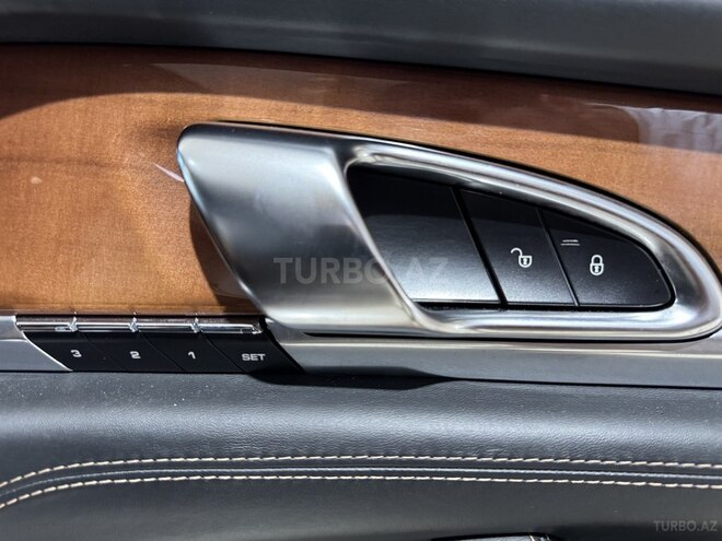 Porsche Panamera Turbo-27