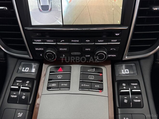 Porsche Panamera Turbo-21