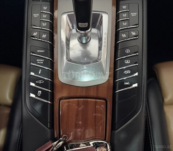 Porsche Panamera Turbo-23