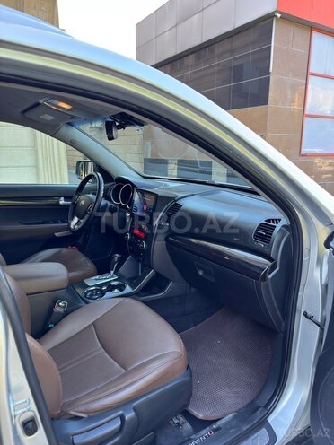 Kia Sorento-13