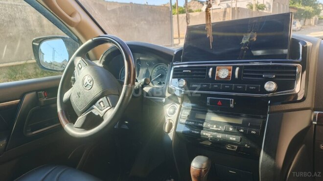 Toyota Land Cruiser-5