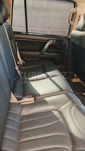 Toyota Land Cruiser-11