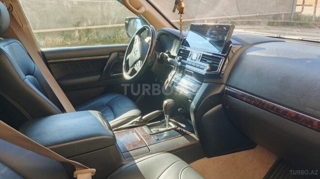 Toyota Land Cruiser-6