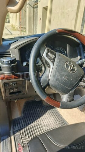 Toyota Land Cruiser-13