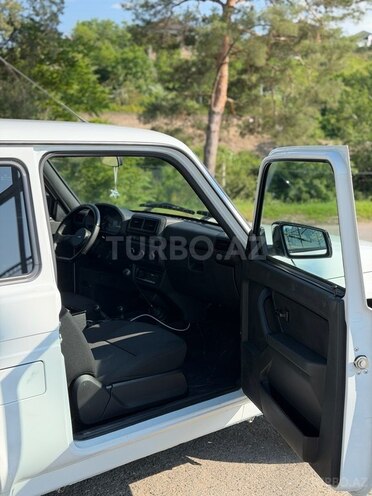 LADA (VAZ) Niva-15