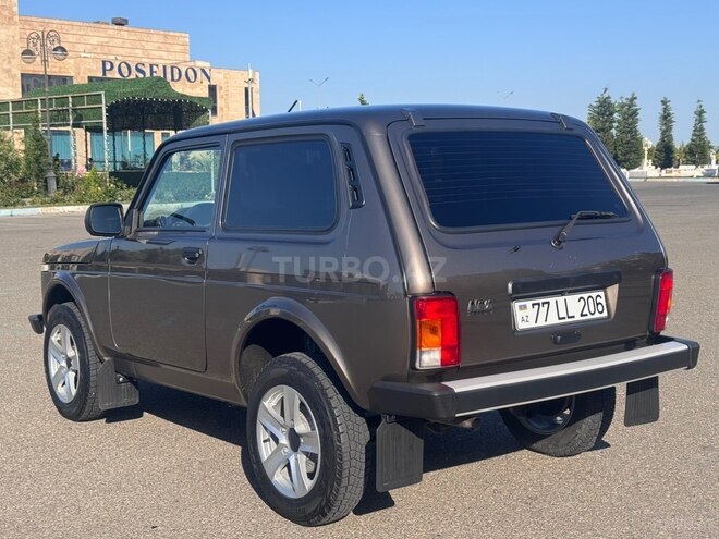 LADA (VAZ) Niva-8