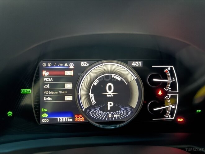 Lexus ES 300h-21