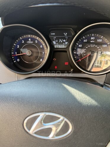 Hyundai Elantra-16