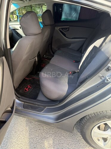 Hyundai Elantra-9