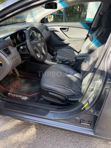 Hyundai Elantra-10
