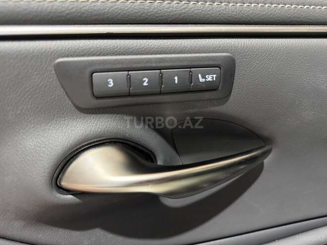 Lexus ES 300h-13