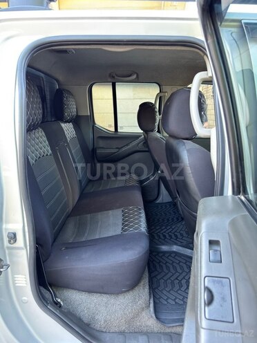Nissan Navara-15