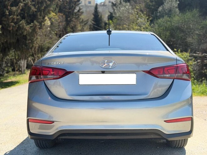 Hyundai Accent-8