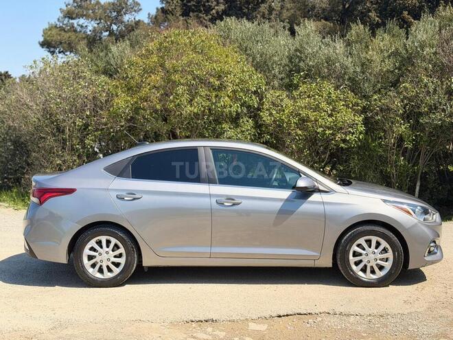 Hyundai Accent-11