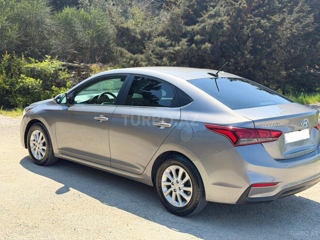 Hyundai Accent-5