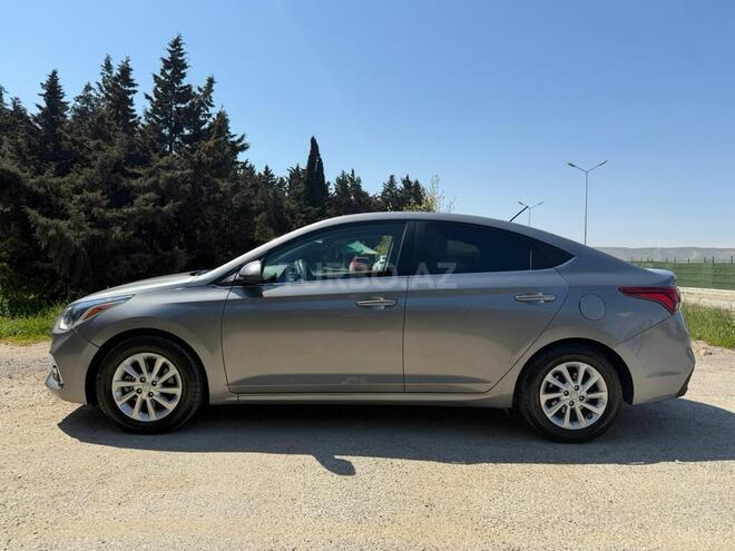 Hyundai Accent-4
