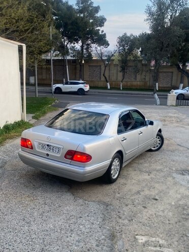 Mercedes E 240-2