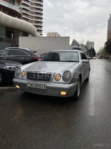 Mercedes E 240-3