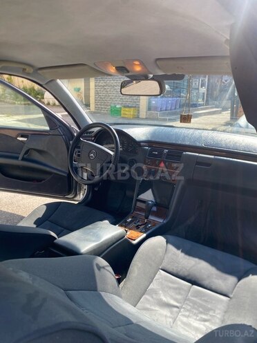 Mercedes E 240-7