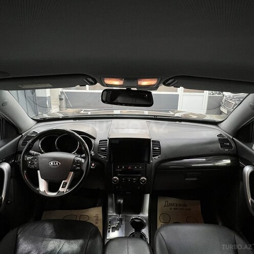 Kia Sorento-12