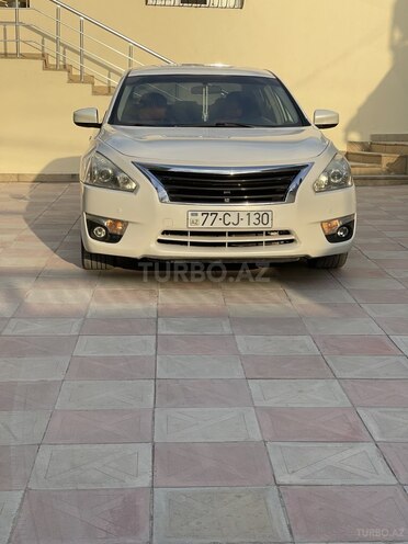Nissan Altima-1