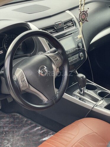 Nissan Altima-8