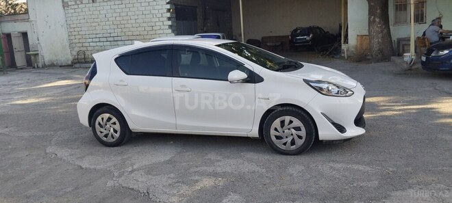 Toyota Aqua-4