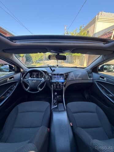 Hyundai Sonata-12