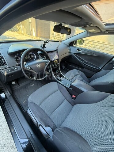 Hyundai Sonata-15