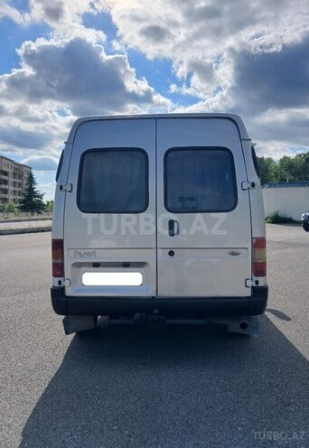 Ford Transit-5
