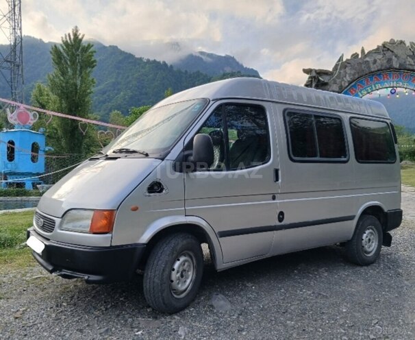 Ford Transit-6