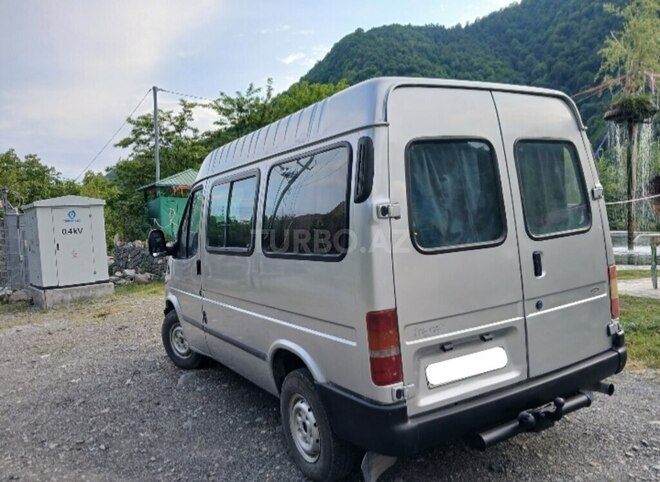 Ford Transit-4